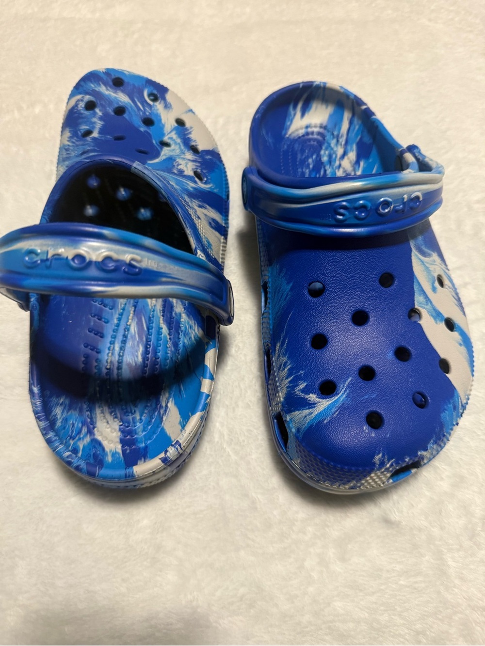 CROCS Kids' Blue & White Marble Classic Clog